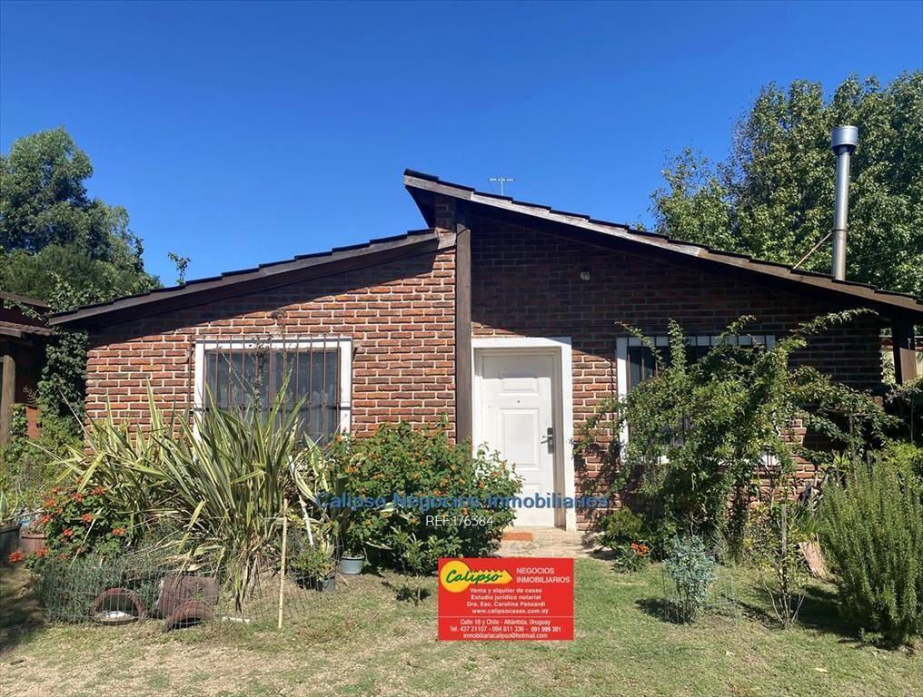 Venta de Complejo de 5 casas de 2 dorm. en Atlantida -