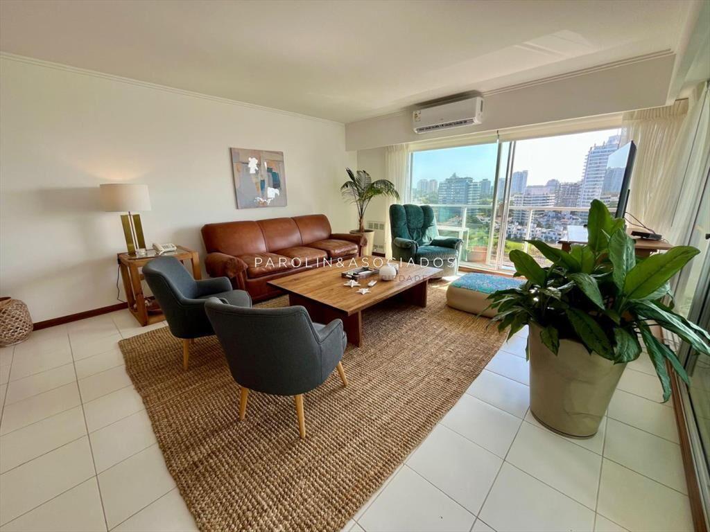 Apartamento en venta de 3 dormitorios en Punta