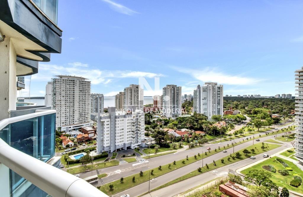 En venta departamento de 3 dormitorios en Punta del Este
