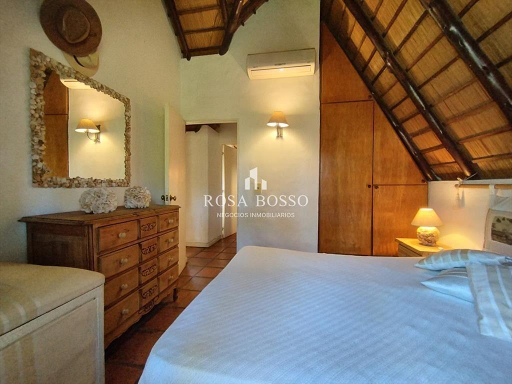 Casa Venta 4 dormitorios con piscina Punta del