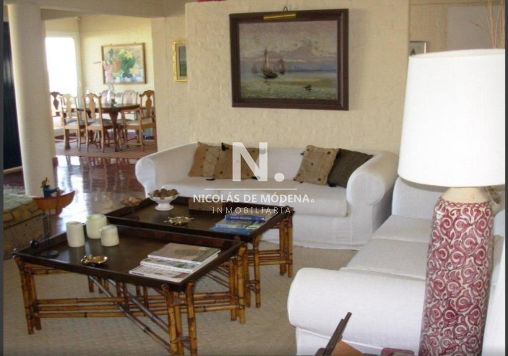 EXCLUSIVA CASA EN VENTA EN PUNTA DEL ESTE.