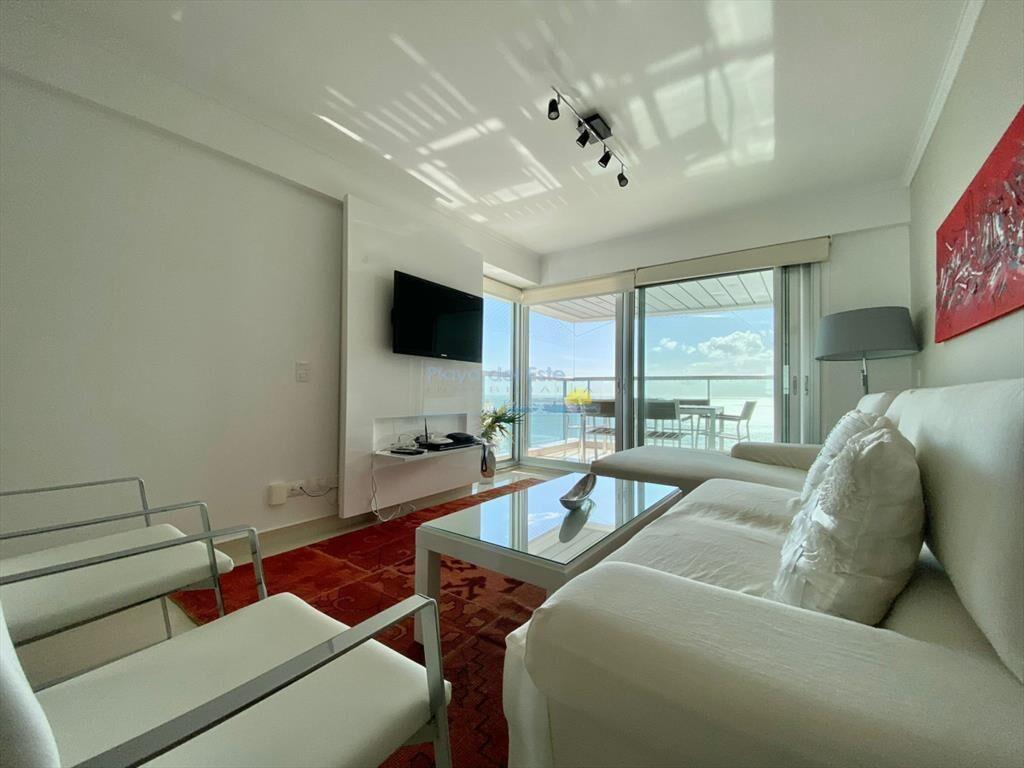 Apartamento de 2 Dormitorios en Venta en Punta ,