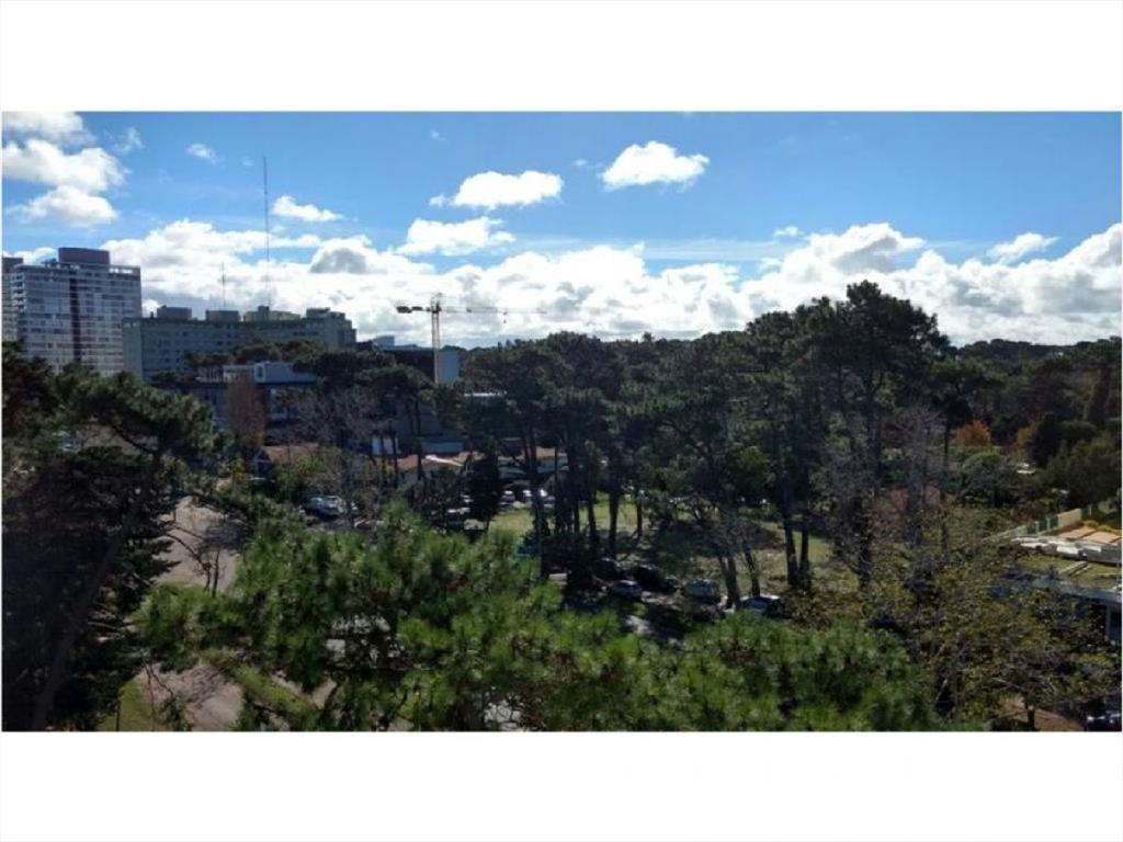 En alquiler.. Av. Roosevelt. Edificio con servicios.
