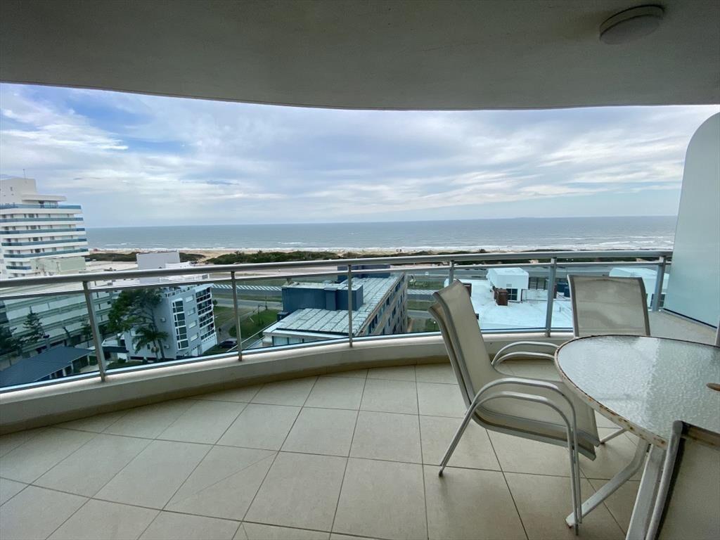 VENTA APARTAMENTO 3 DORMITORIOS + DEPENDENCIA - SOL Y LUNA