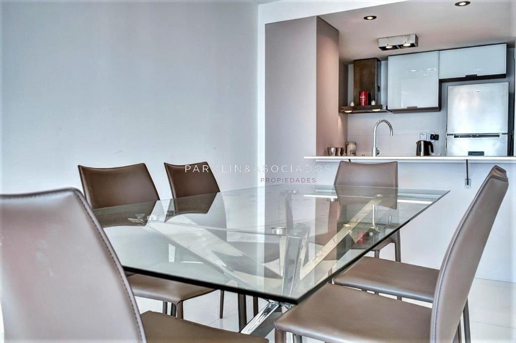 Venta de apartamento de dos dormitorios con dos