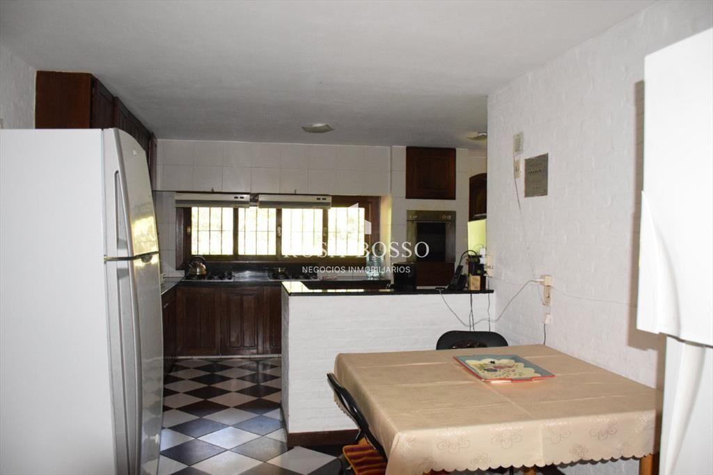 Hermosa propiedad con gran jardin en zona