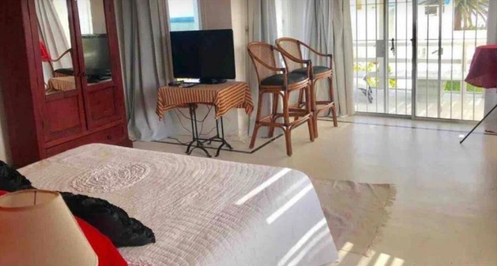 CASA EN VENTA DE 4 DORMITORIOS EN LA BARRA