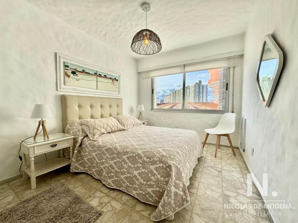 Apartamento reciclado de un dormitorio y medio en Penínsul