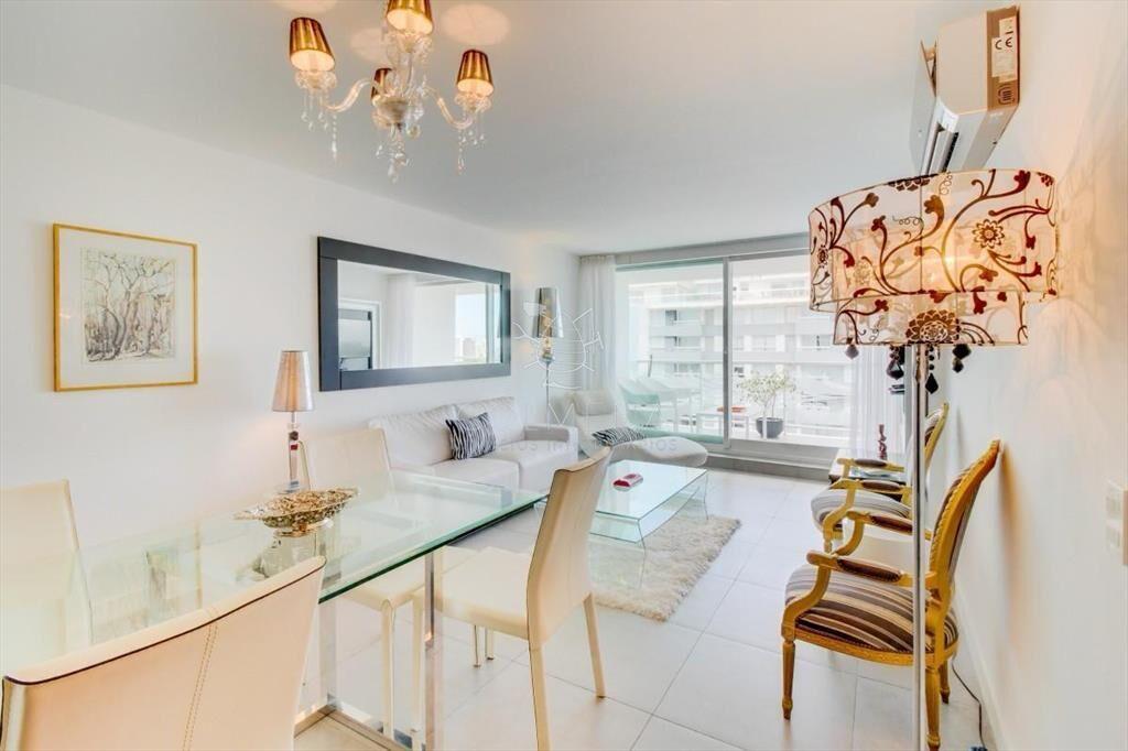 Apartamento en venta en piso alto en torre Yoo,
