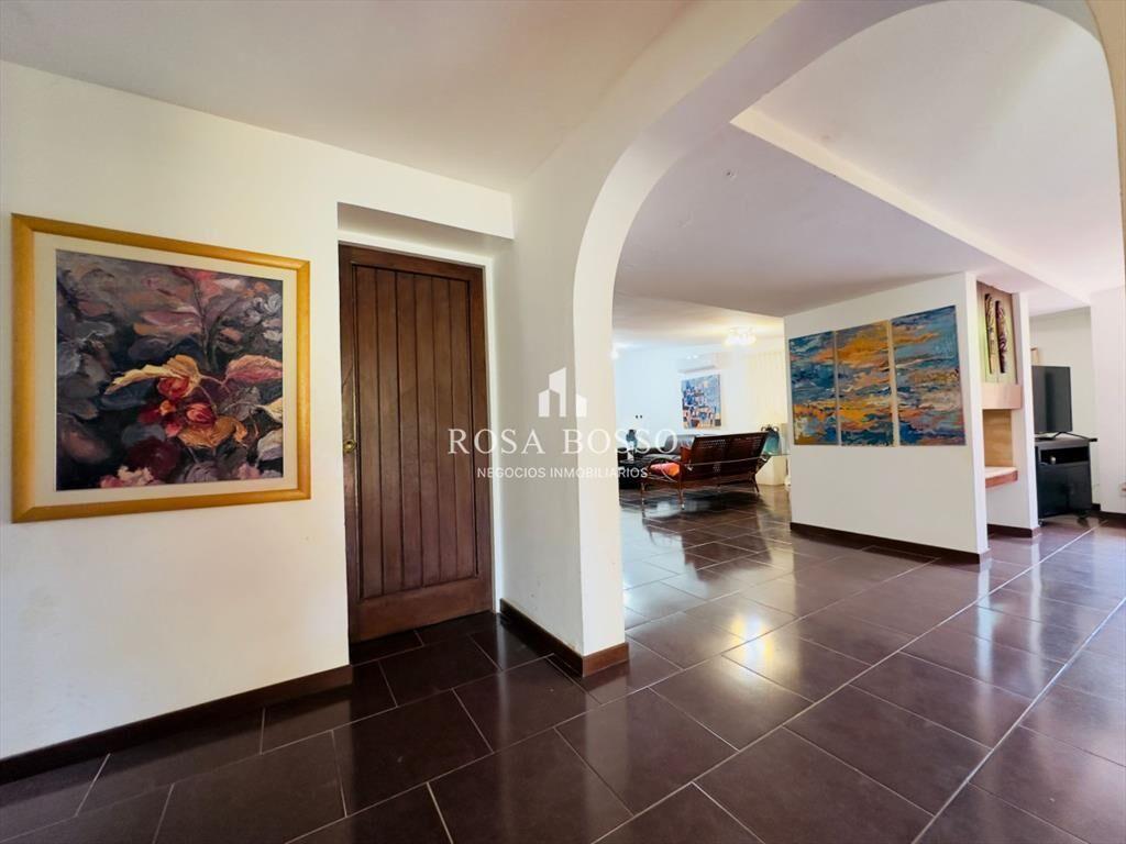 Casa en Venta, 5 dormitorios, 50 metros de la playa.
