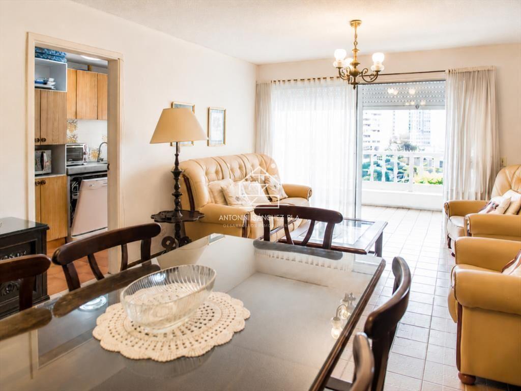 Vende apartamento de 2 dormitorios con vista al mar en Estr