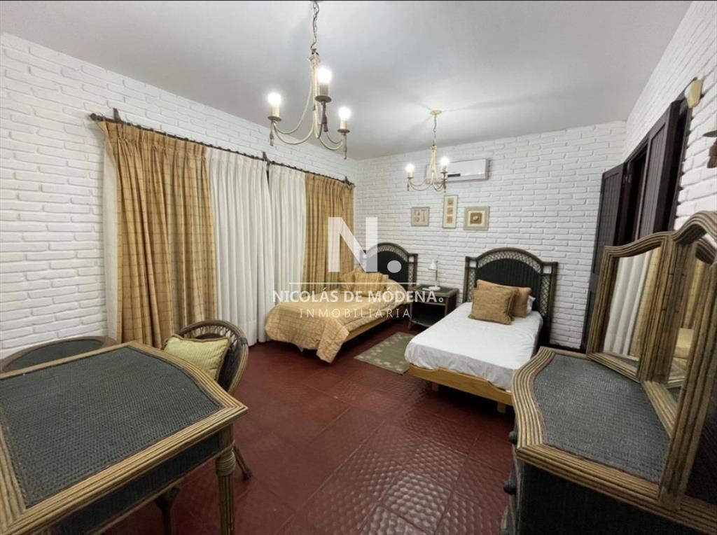 Casa en venta en 5 dormitorios en venta en Lugano