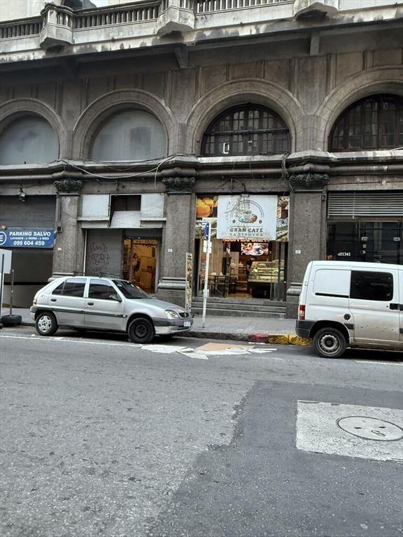 VENTA LOCAL CON RENTA ANDES Y 18 DE JULIO CENTRO