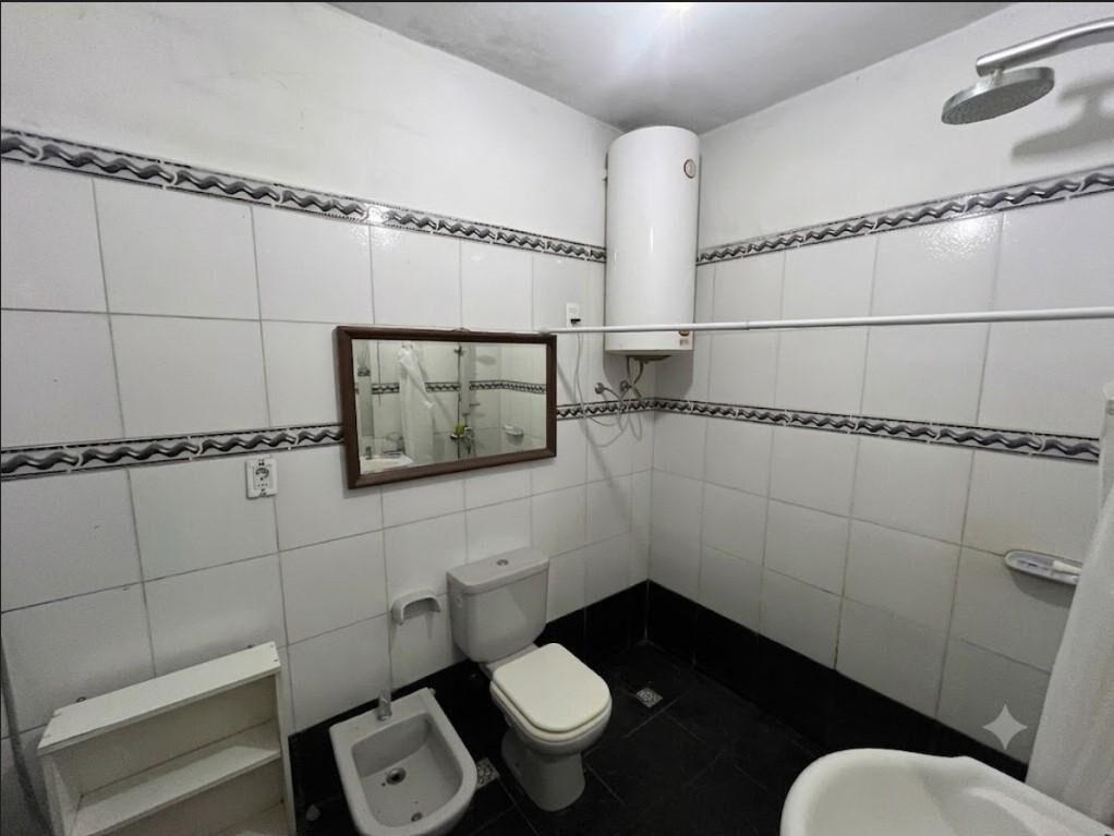 Venta casa 3 dormitorios Maroñas, más 3 Apartamentos y 1 De