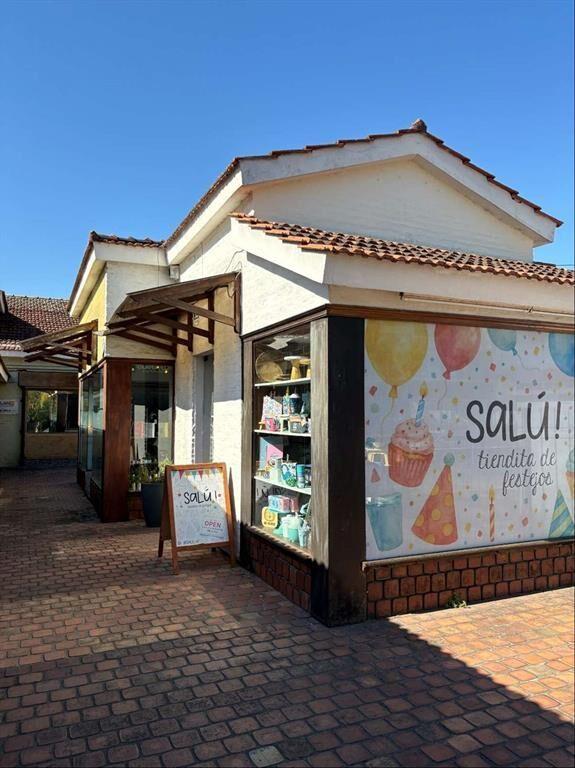 GALERIA COMERCIAL EN CENTRO DE CARRASCO