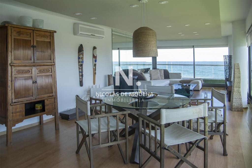 Espectacular PentHouse de primer linea frente al