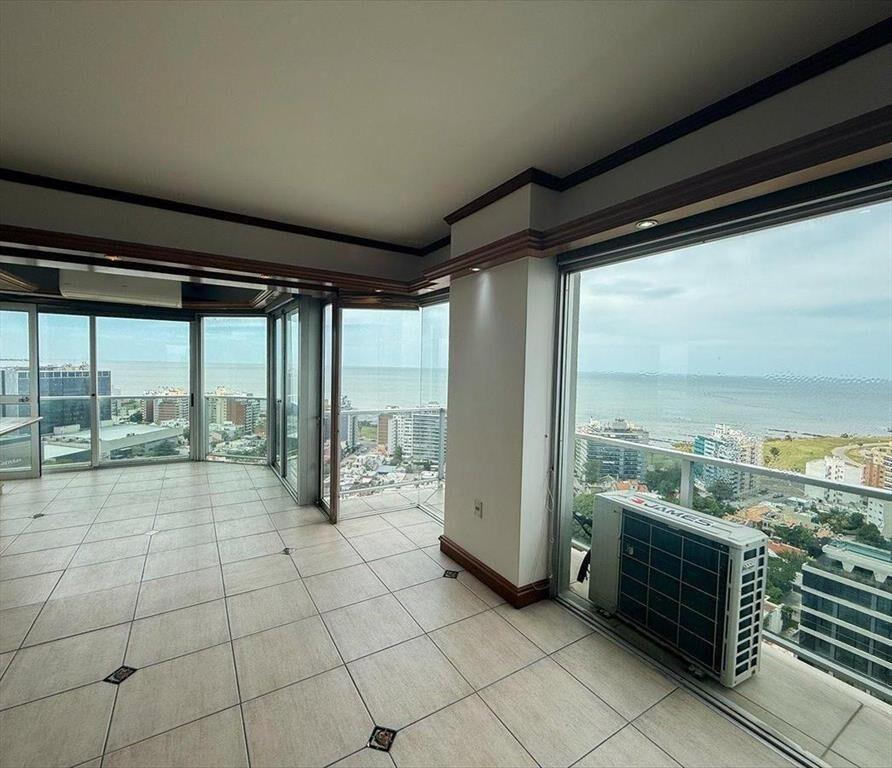 VENTA APARTAMENTO GOLF. 3 DORMITORIOS Y SERVICIO
