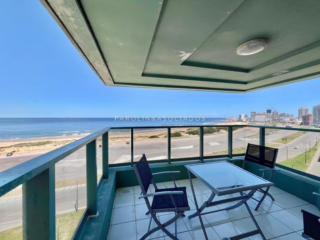 Apartamento en venta de 3 dormitorios + en Punta