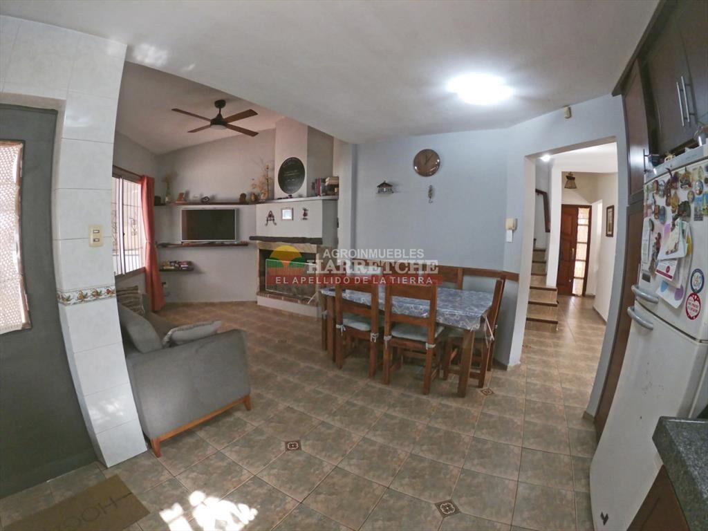 Chalet en Lezica de 3 dormitorios , 2 baños , garage , par