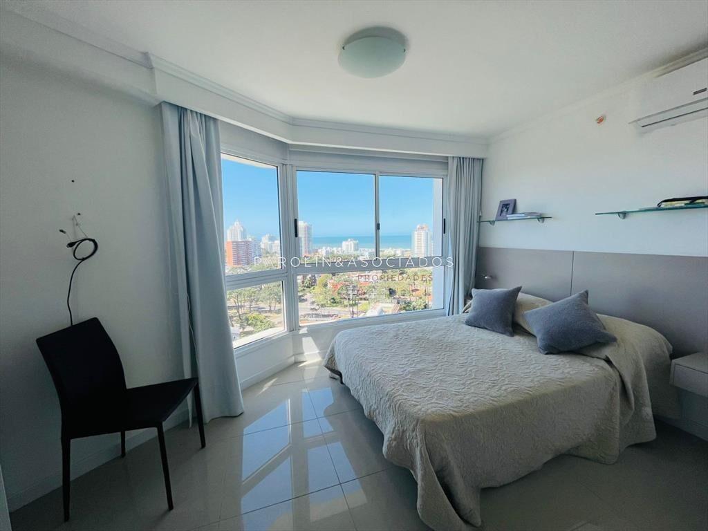 Apartamento en venta de 3 dormitorios en Casino Tower, Punt