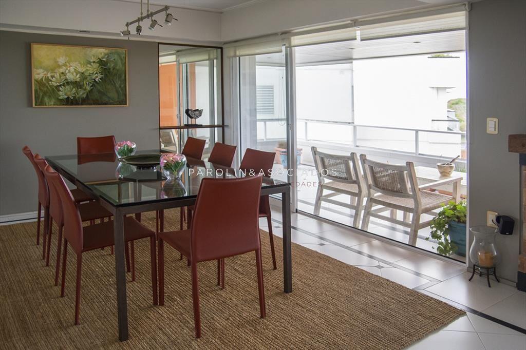 Hermoso apartamento en venta de 4 dormitorios en
