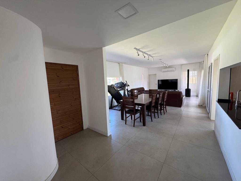 HERMOSA CASA 5 DOR. 4 BAÑOS. GGE. VIÑEDOS