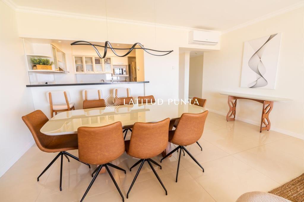 Apartamento en venta Playa Mansa 3 dormitorios