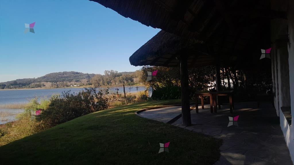 Directamente sobre la Laguna del sauce