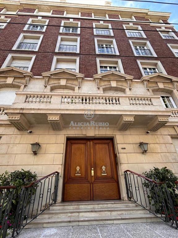 APARTAMENTO EN VENTA EN ICONICO EDIFICIO, PEGADO A EMBAJ...