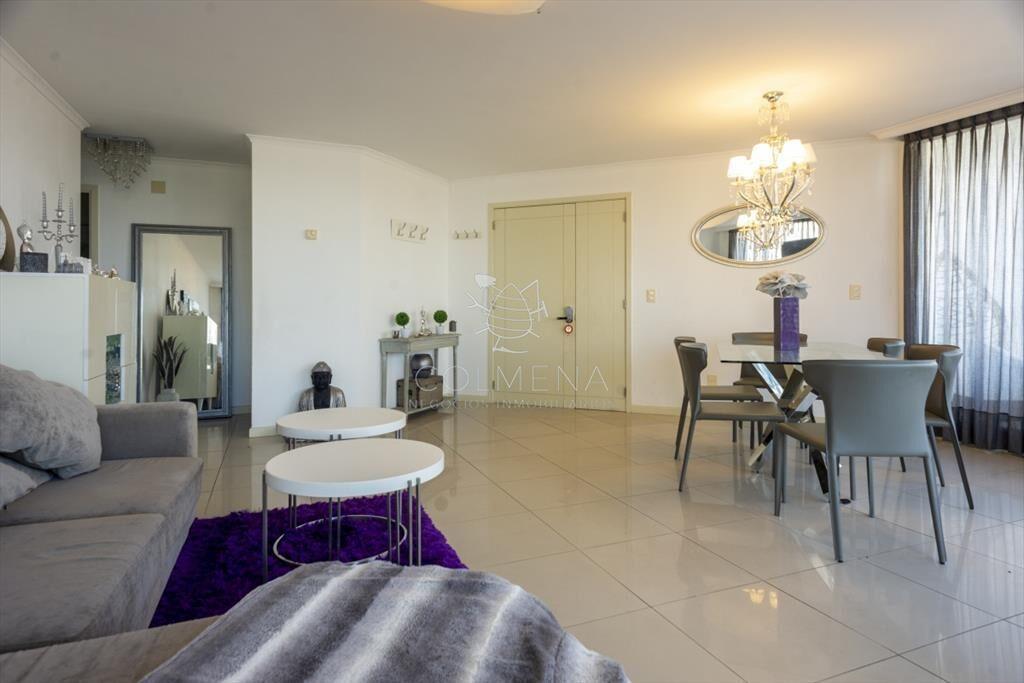 Venta Apartamento 3 dormitorios y dependencia en