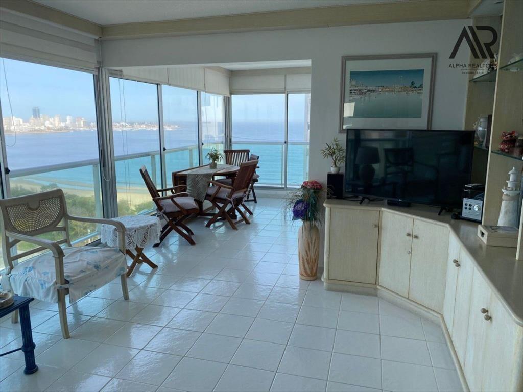 Apartamento en venta c/ cochera en Playa Mansa