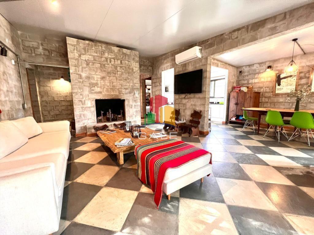 Casa en alquiler - Burnett
