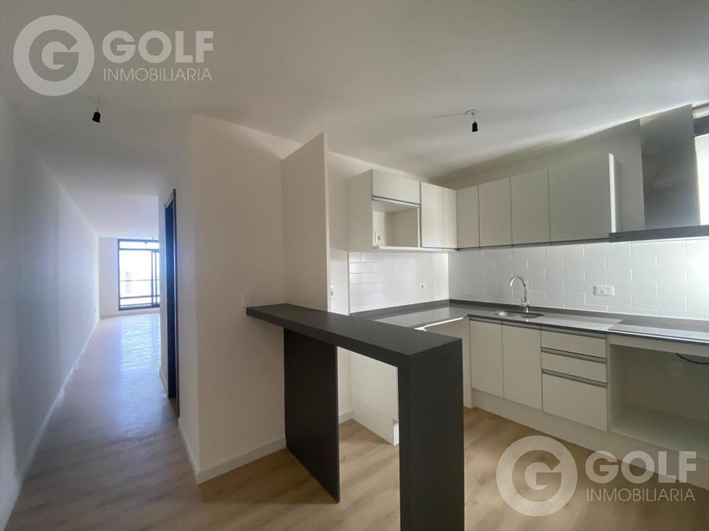Venta de apartamento de dos dormitorios con terraza en el C