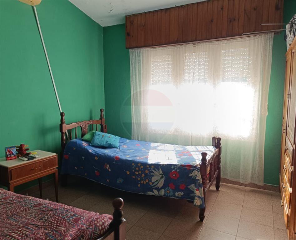 VENTA, casa de dos dormitorios, en Lezica.