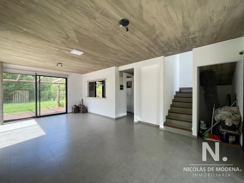 Vende casa, moderna. 3 dormitorios y 3 baños, Barrio Marly