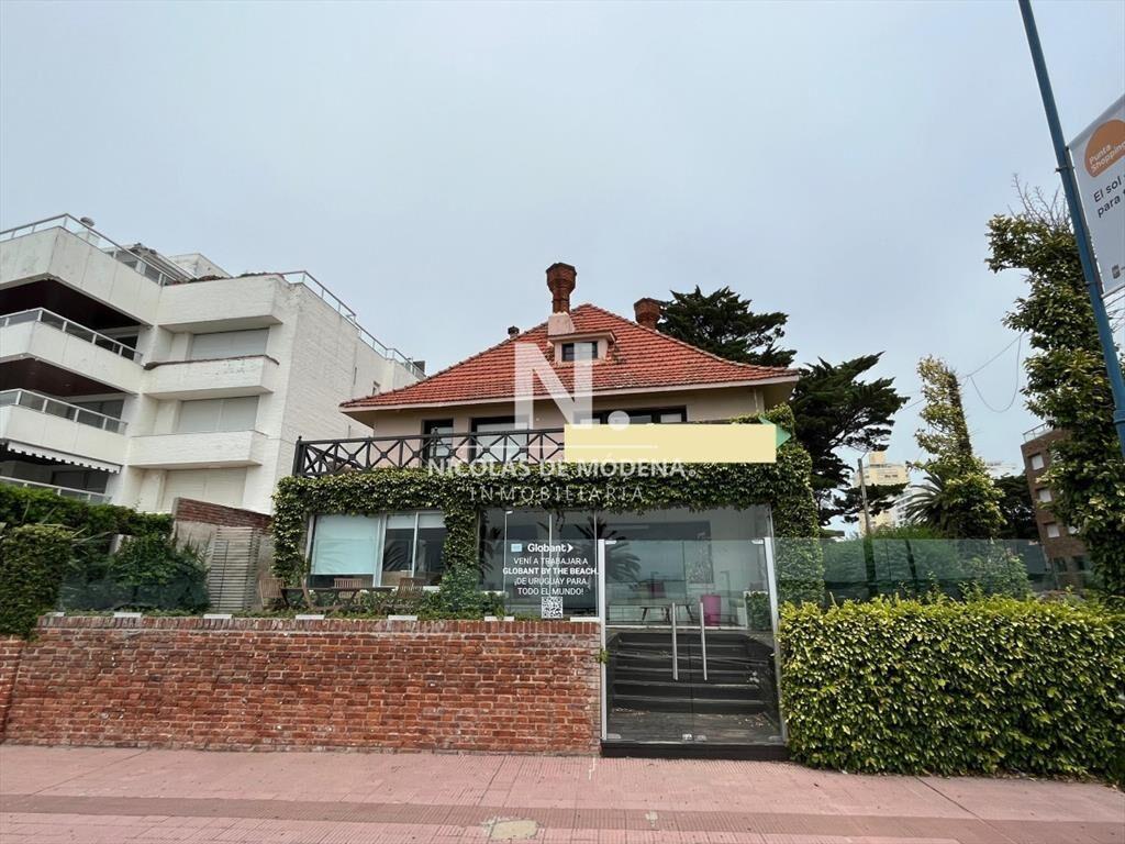 Casa de gran tamaÃ±o ubicada a pasos del Mar