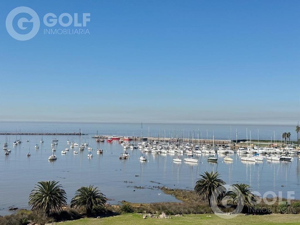 Venta apartamento de 3 dormitorios con vista al Puertito De