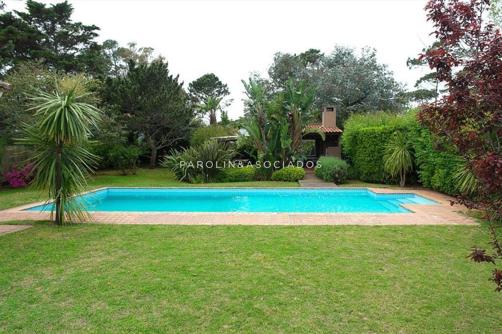 HERMOSA CASA DE 4 DORMITORIOS A LA VENTA.