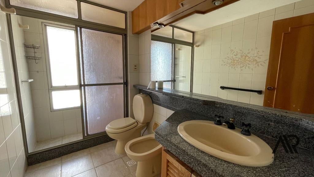 Apartamento en venta c/ cochera en Puerto Buceo