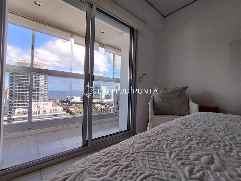Apartamento de un dormitorio y medio, Pintos