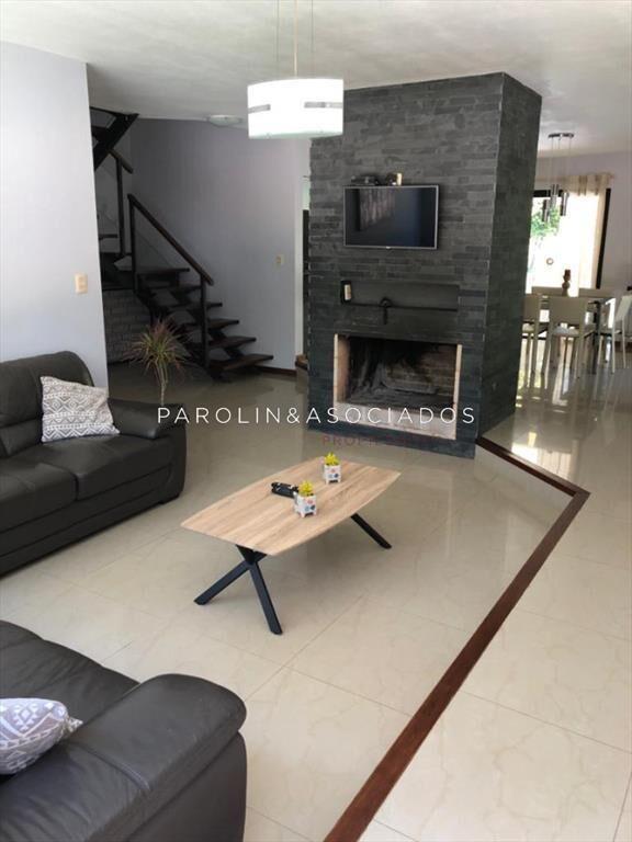 Venta de casa de 4 dormitorios en complejo Punta
