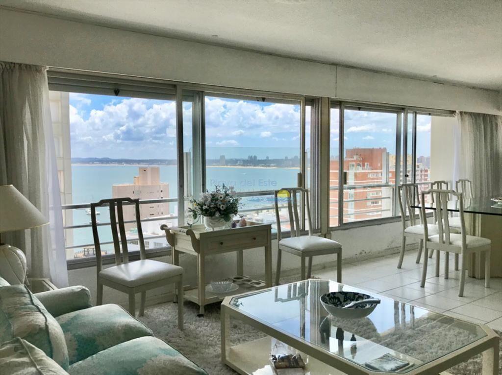Apartamento de 3 dormitorios en Torre Verona , ,