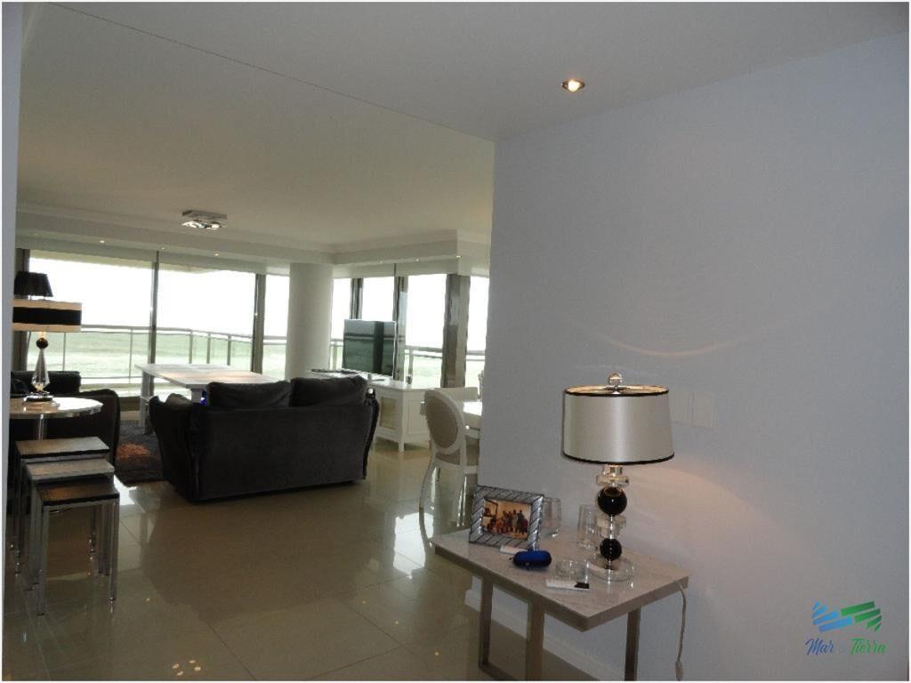 Apartamento en Brava, 3 dormitorios *