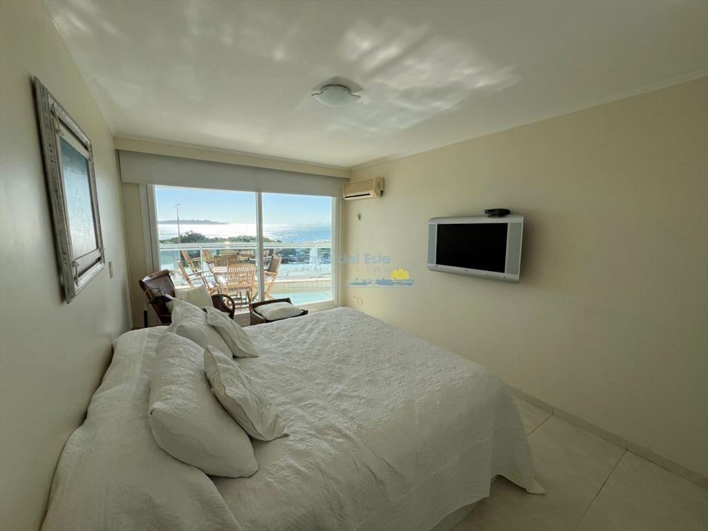 Departamento en Alquiler de 3 Dormitorios en del