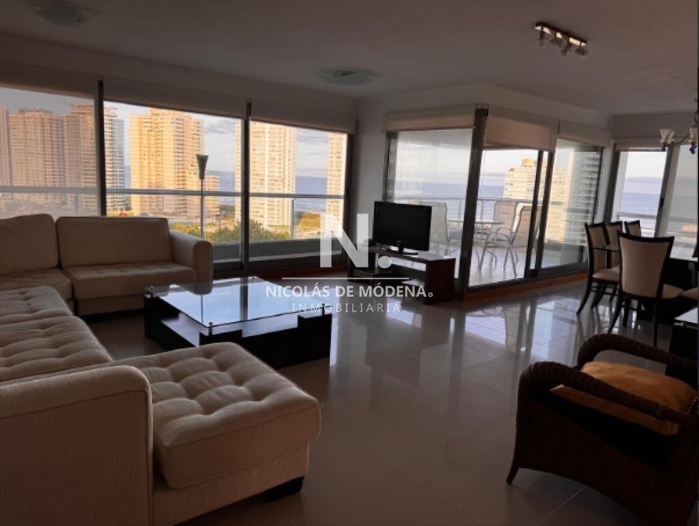En venta apartamento de 3 dormitorios en Playa