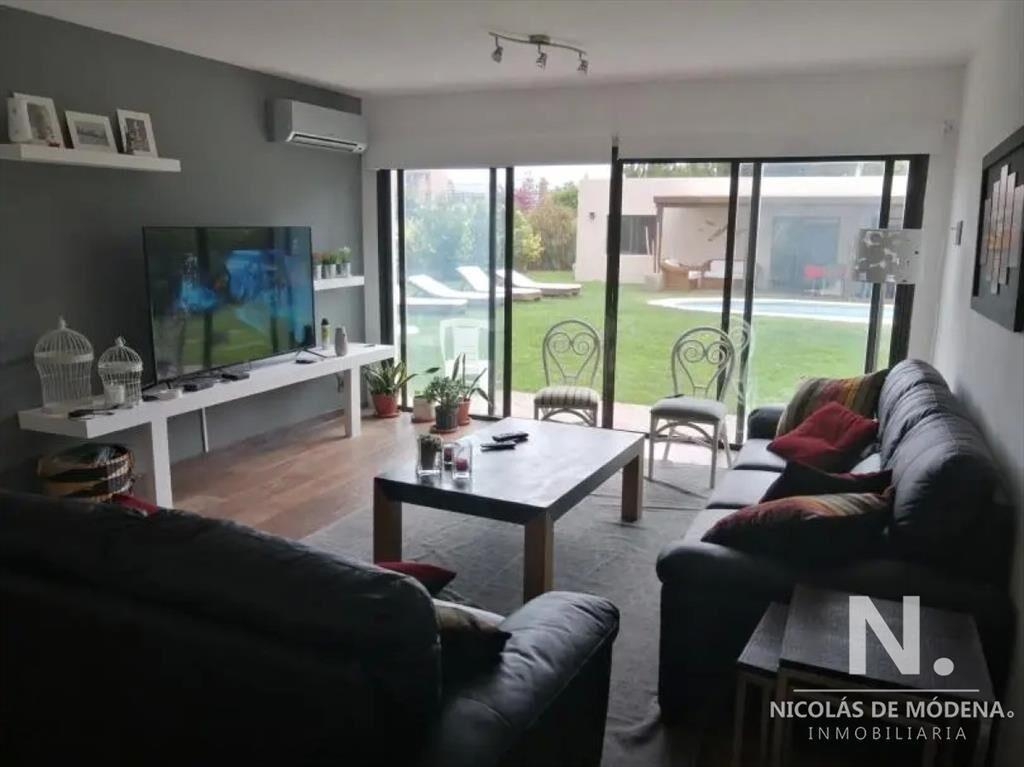 Casa moderna en La Residence