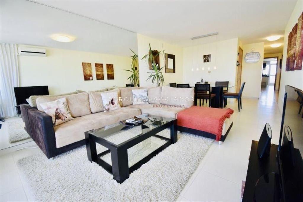 Apartamento en alquiler Playa Mansa 2 dormitorios SEASONS