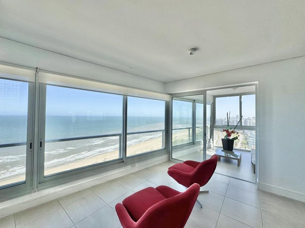 VENTA APARTAMENTO 3 DORMITORIOS + DEPENDENCIA -