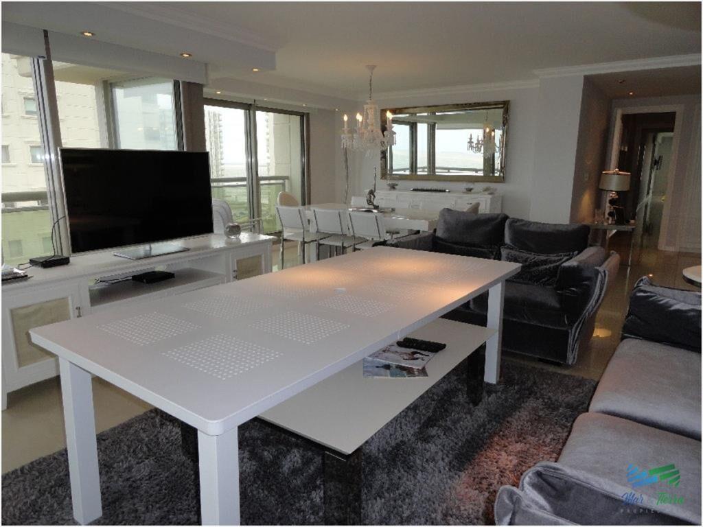 Apartamento en Brava, 3 dormitorios *