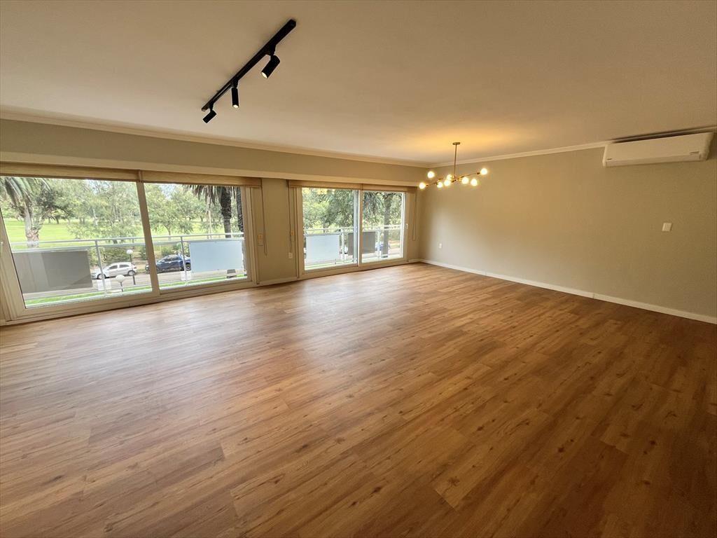 Venta con renta apartamento 3 dormitorios y garaje Golf